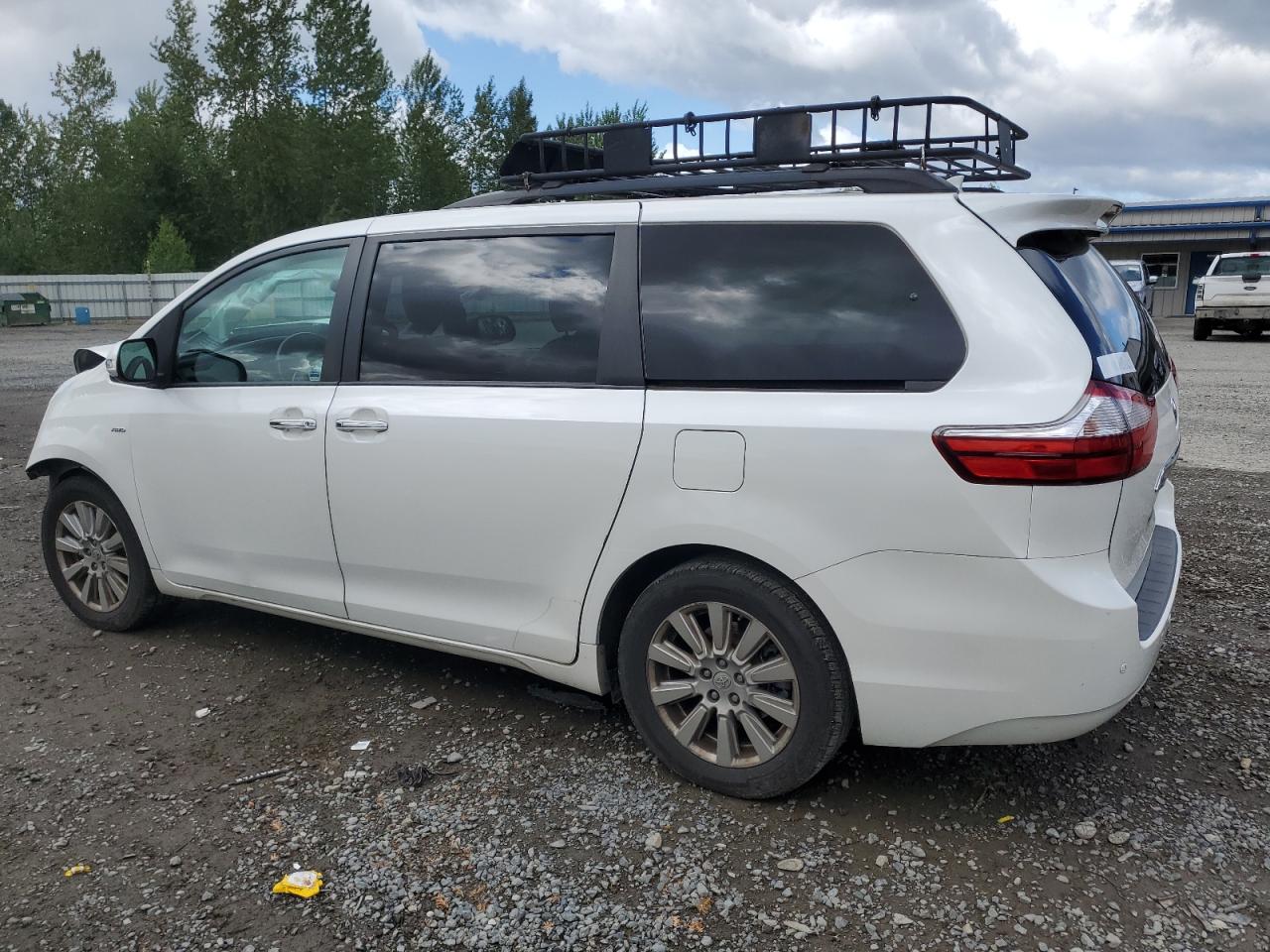 5TDDZ3DC9HS162179 2017 Toyota Sienna Xle