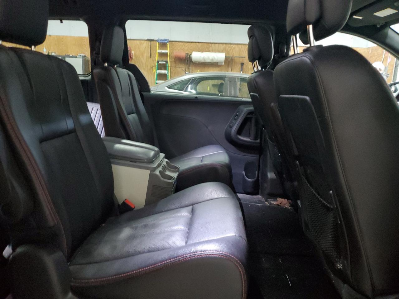 2C4RDGEG2GR348568 2016 Dodge Grand Caravan R/T