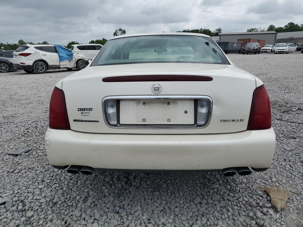 1G6KD54Y82U153184 2002 Cadillac Deville