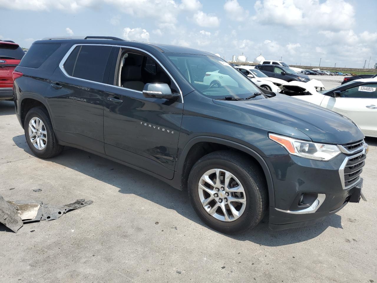 1GNERGKW3JJ141282 2018 Chevrolet Traverse Lt