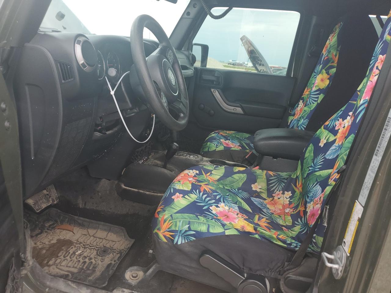 1C4BJWDG9FL737608 2015 Jeep Wrangler Unlimited Sport