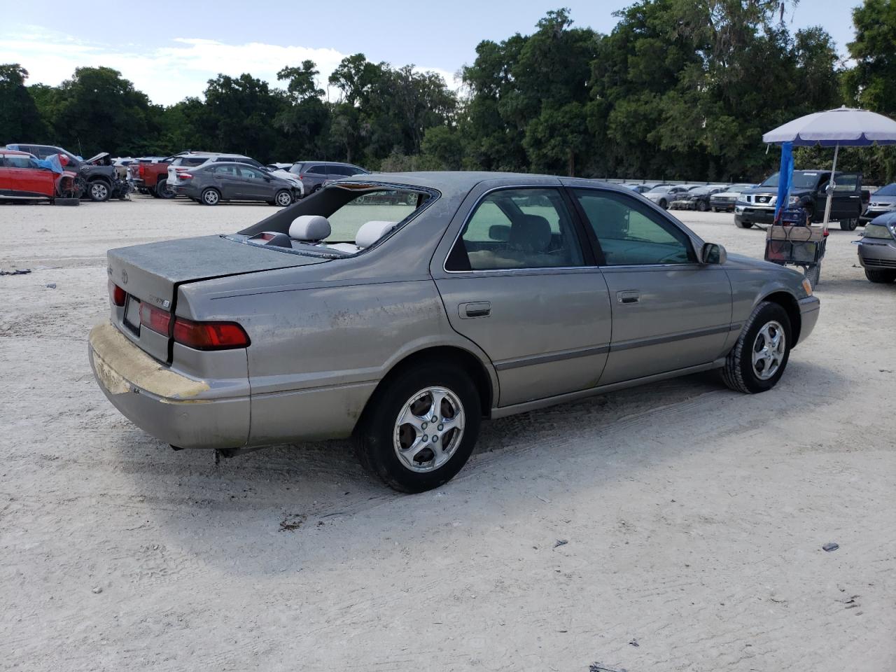 JT2BG28K0X0302512 1999 Toyota Camry Le