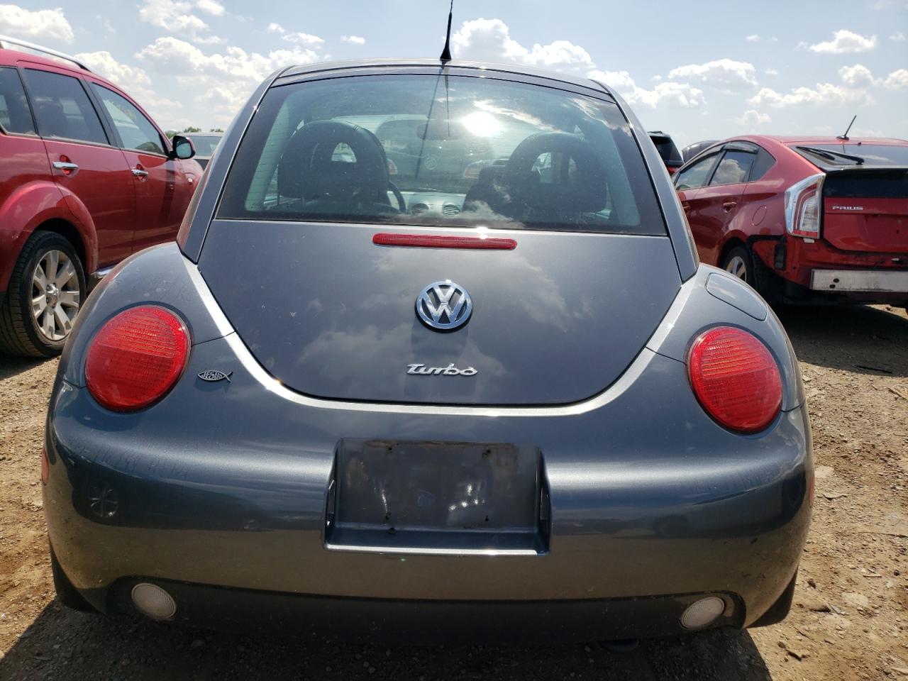 3VWDD21CX2M415026 2002 Volkswagen New Beetle Glx