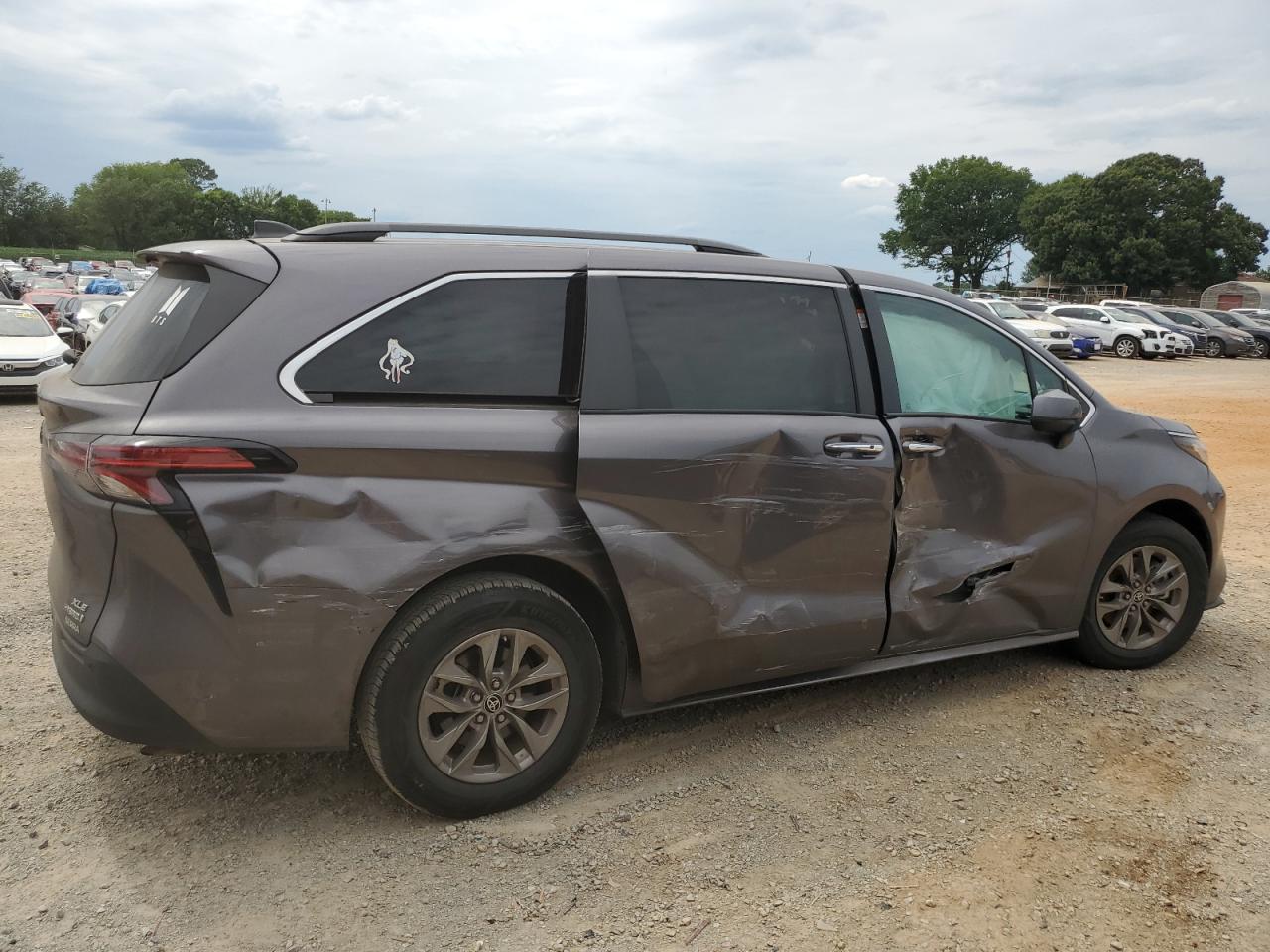 2022 Toyota Sienna Xle vin: 5TDYRKEC3NS094581