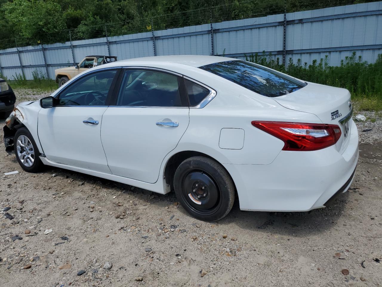 1N4AL3AP3GN372752 2016 Nissan Altima 2.5