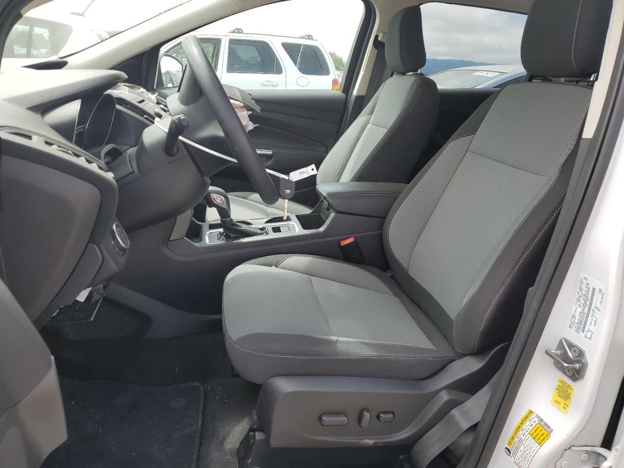 1FMCU0GD0JUC50404 2018 Ford Escape Se