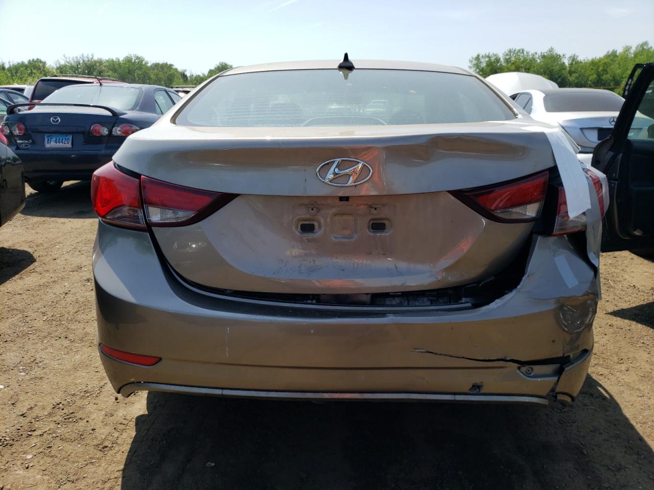 5NPDH4AE9GH797907 2016 Hyundai Elantra Se