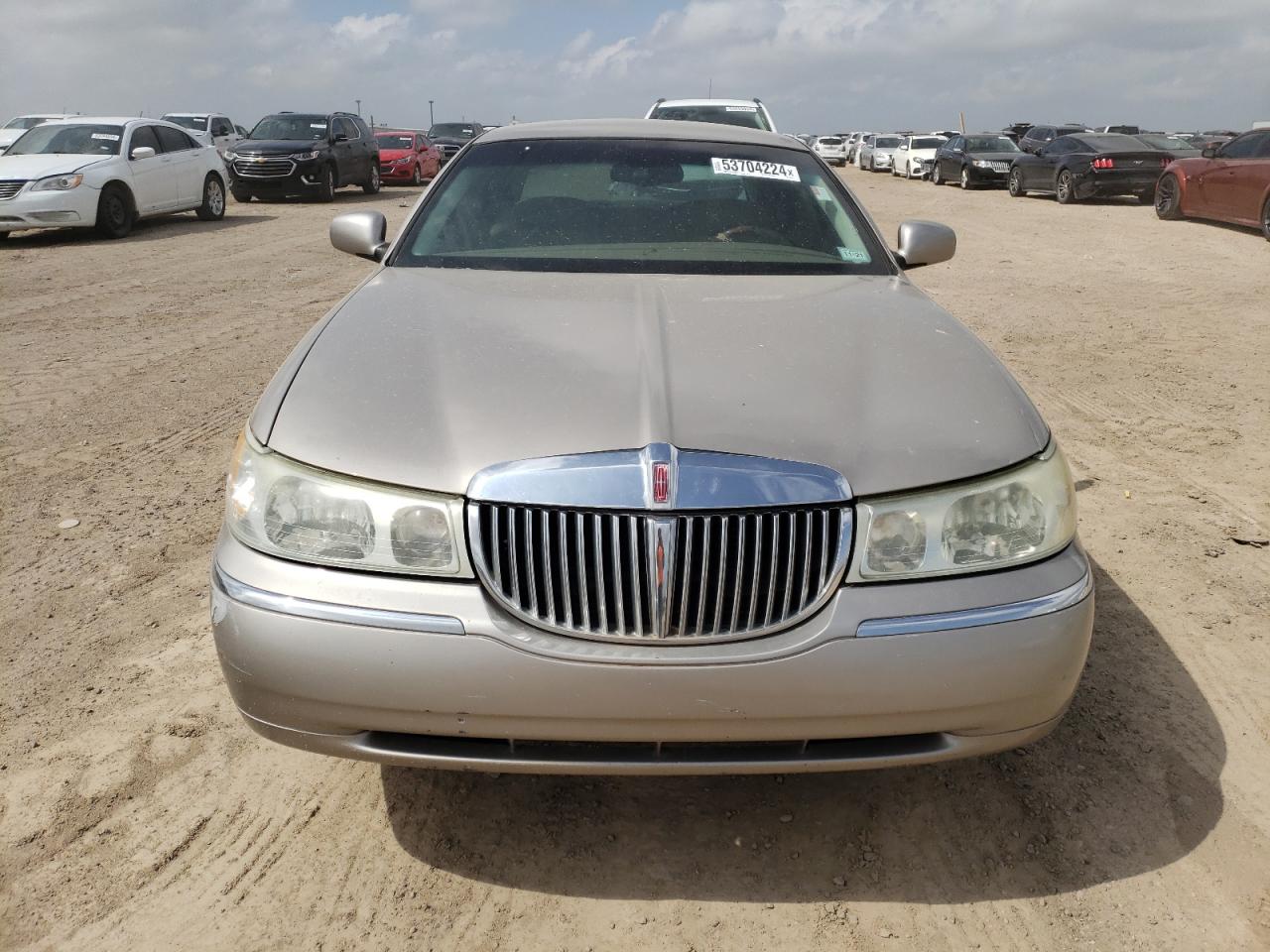 1LNHM82W92Y662313 2002 Lincoln Town Car Signature