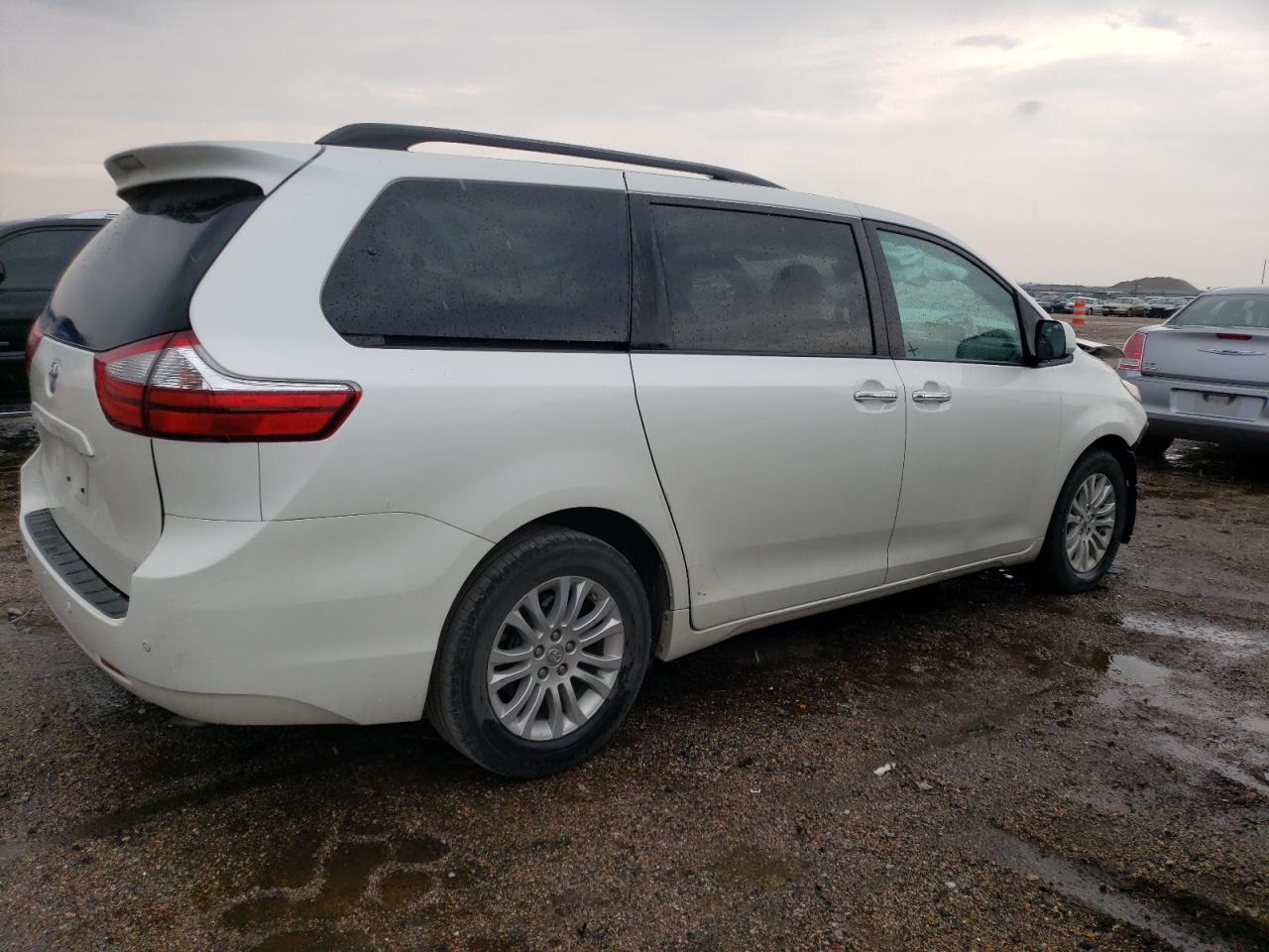 2017 Toyota Sienna Xle vin: 5TDYZ3DC6HS850271