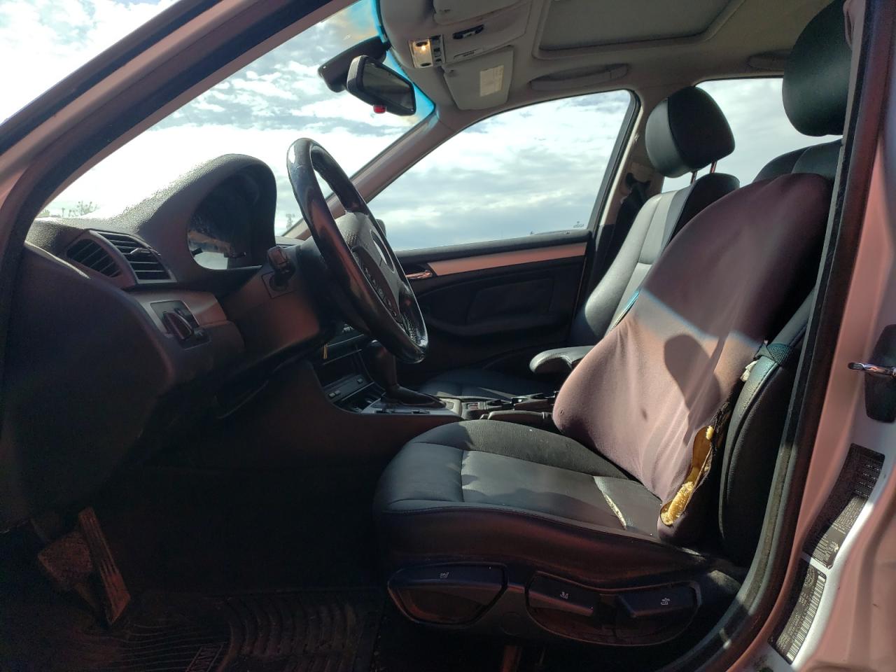 WBAEV33443KL82112 2003 BMW 325 I