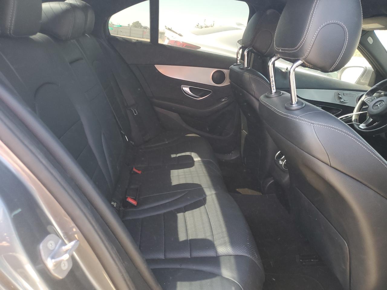 55SWF4JB9JU236342 2018 Mercedes-Benz C 300