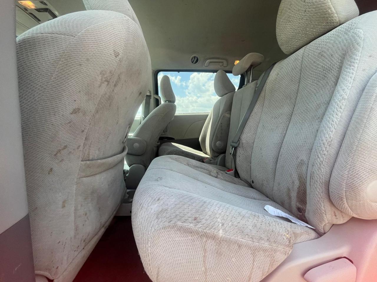 5TDKK3DC6BS114643 2011 Toyota Sienna Le