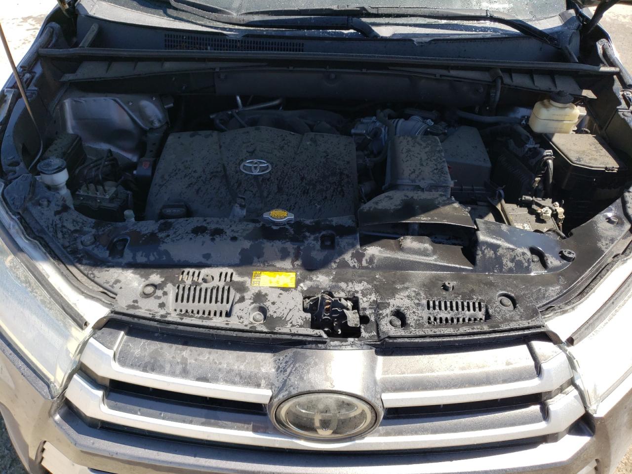 5TDKZRFH8HS512713 TOYOTA HIGHLANDER 2017