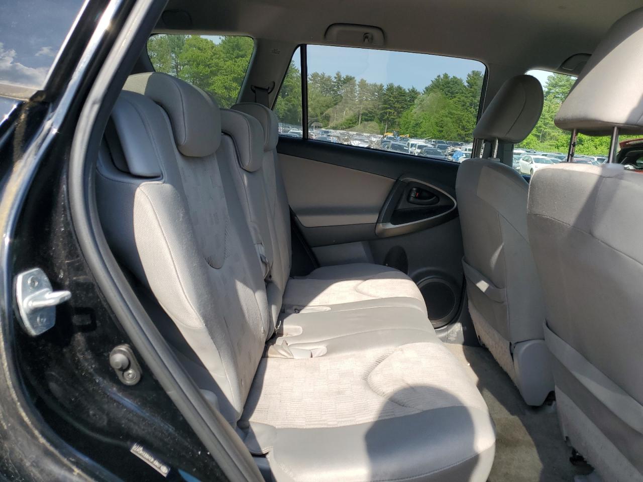 JTMBF4DV8BD040472 2011 Toyota Rav4