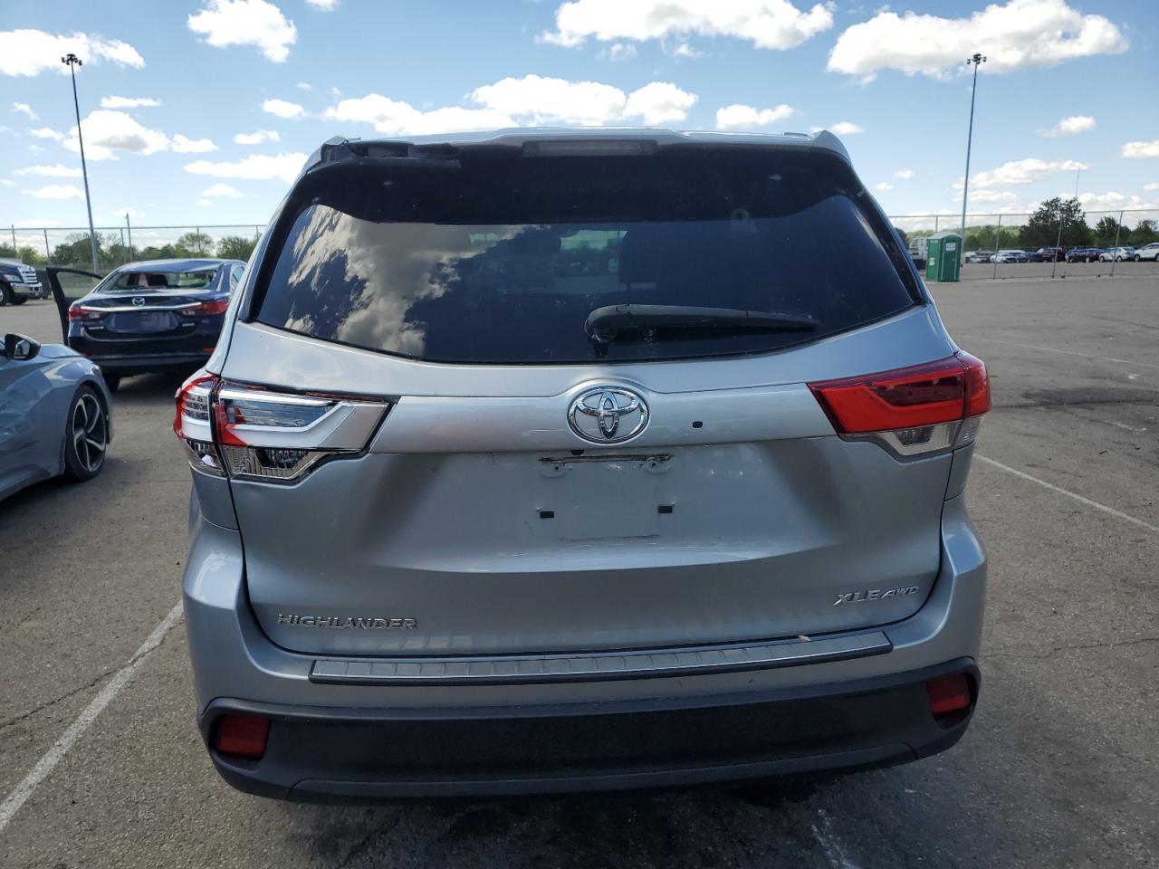 5TDJZRFH8HS446806 2017 Toyota Highlander Se