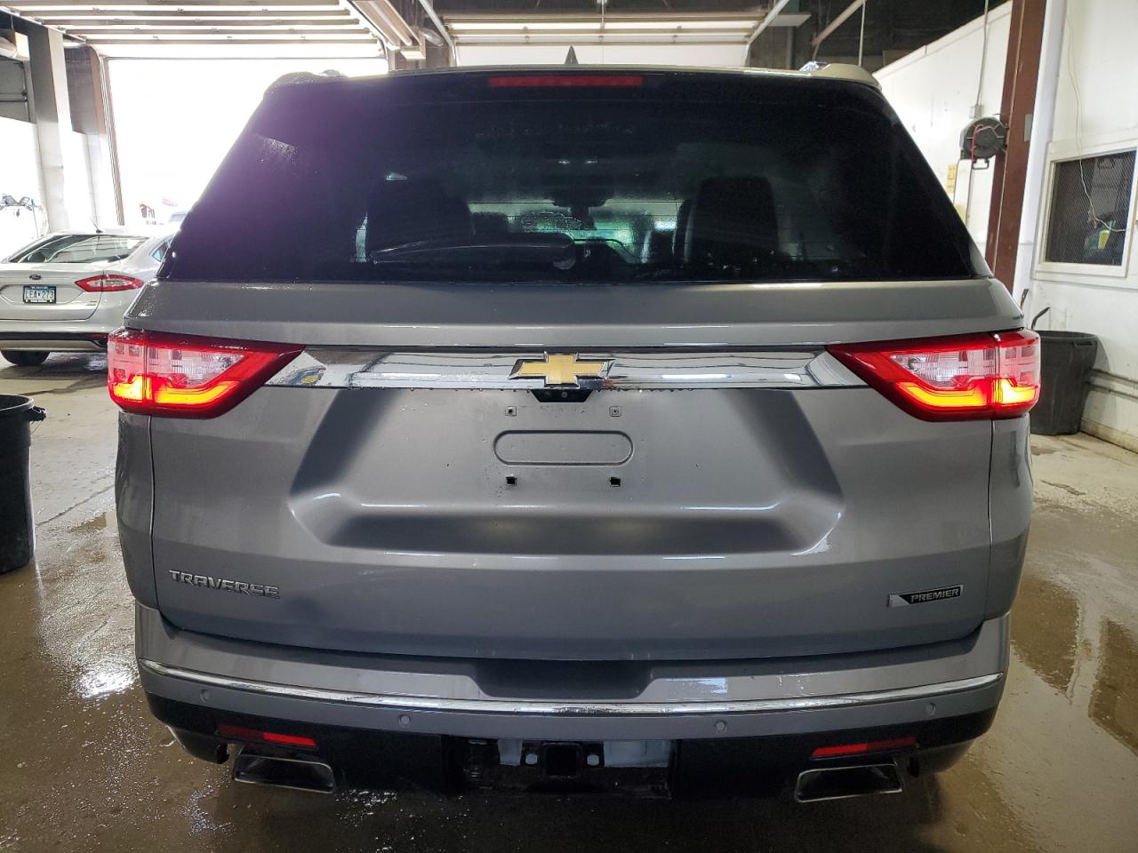 1GNEVJKW8JJ176022 2018 Chevrolet Traverse Premier