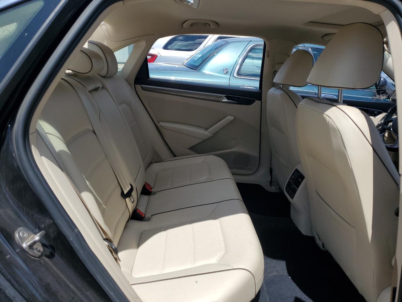 1VWBA7A30JC026618 2018 Volkswagen Passat Se