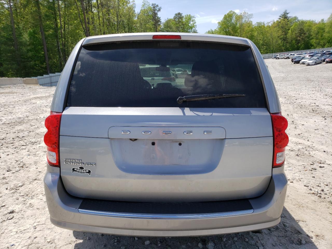2C4RDGBGXJR304877 2018 Dodge Grand Caravan Se
