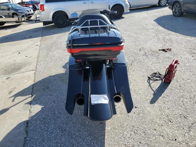 2018 HARLEY-DAVIDSON FLTRU 1HD1KGD13JB656045