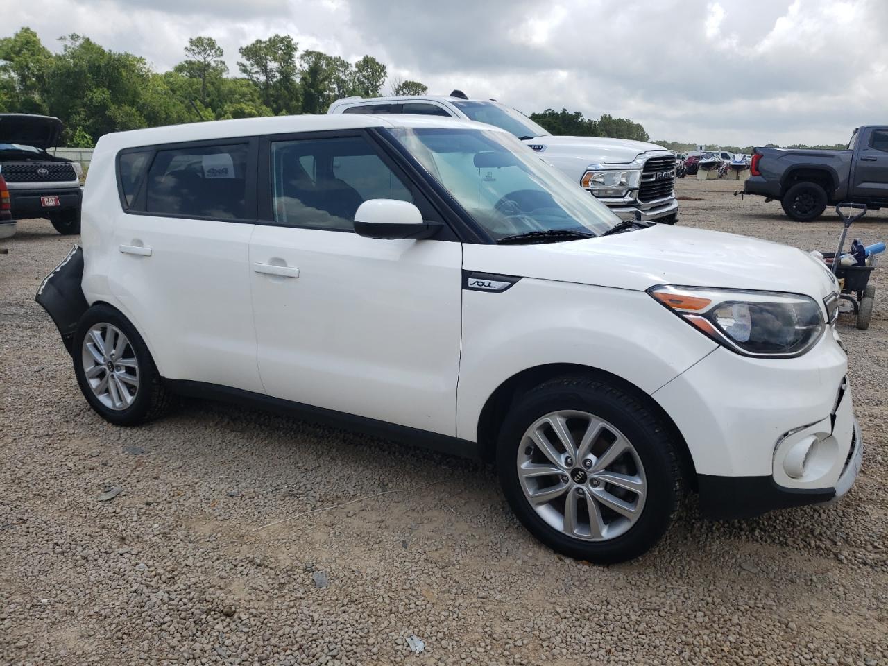 KNDJP3A51K7676916 2019 Kia Soul +