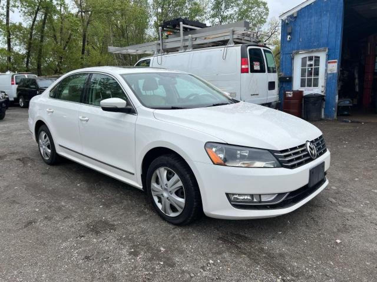 1VWBN7A38DC127124 2013 Volkswagen Passat Se