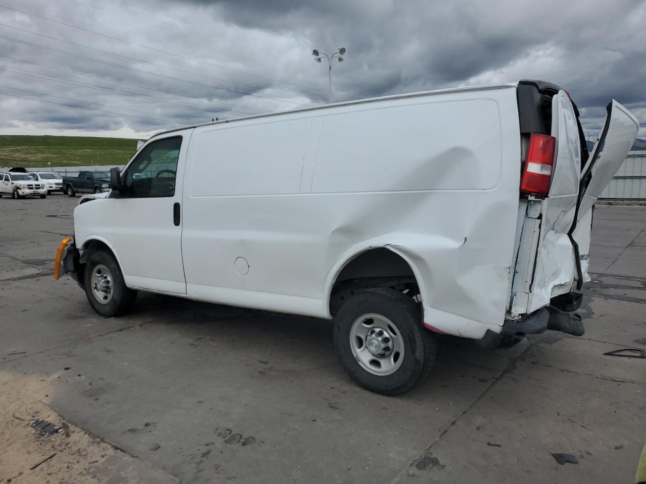 2017 Chevrolet Express G2500 vin: 1GCWGAFF3H1194665