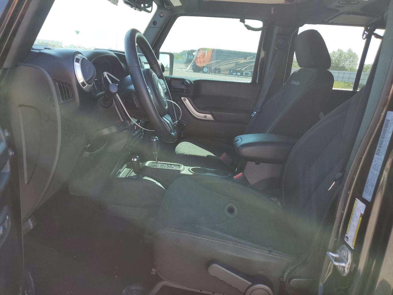 1C4BJWEG5HL684259 2017 Jeep Wrangler Unlimited Sahara