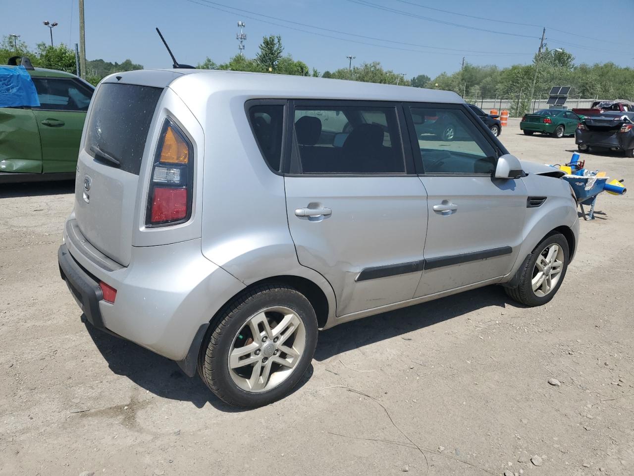 KNDJT2A22B7705657 2011 Kia Soul +