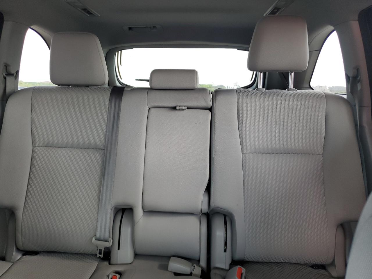 5TDZARFH7HS031521 2017 Toyota Highlander Le