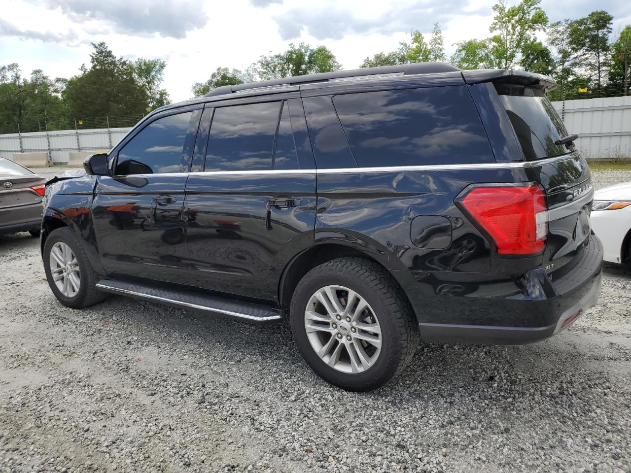 2023 Ford Expedition Xlt vin: 1FMJU1J82PEA12825