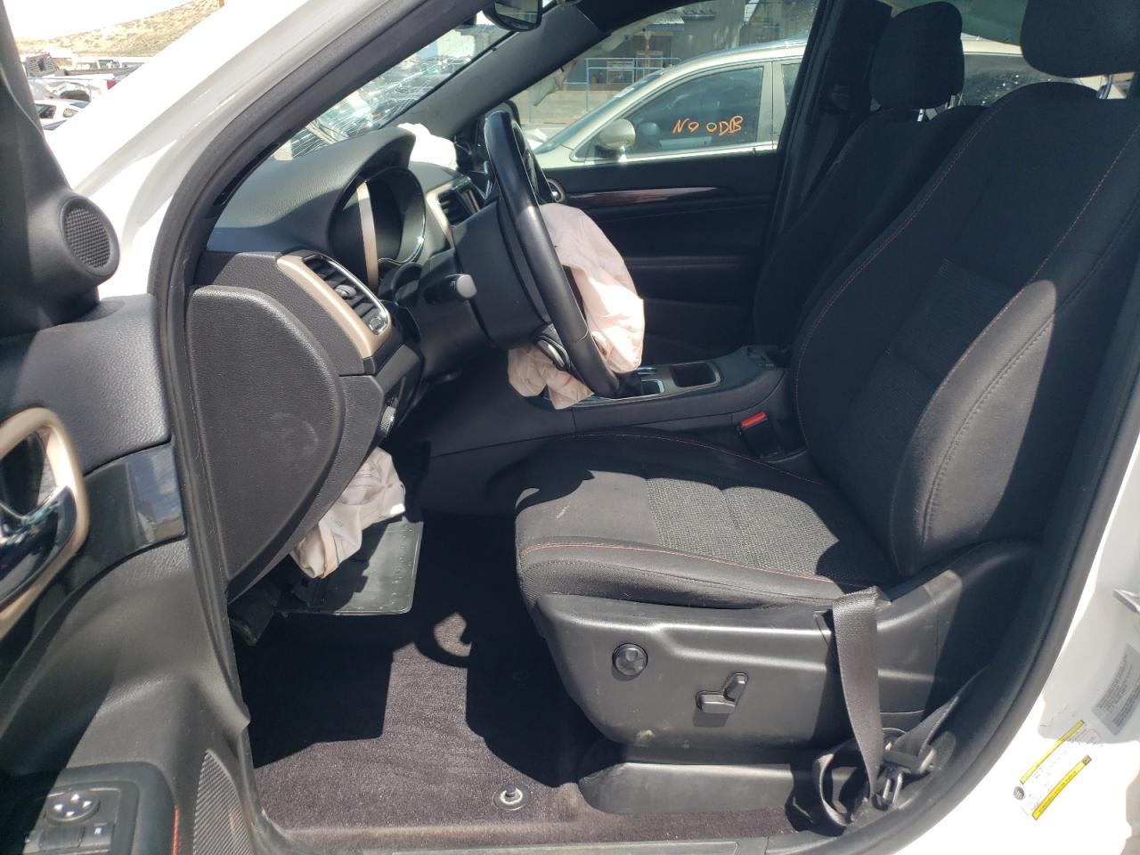 1C4RJFAG0HC620375 2017 Jeep Grand Cherokee Laredo