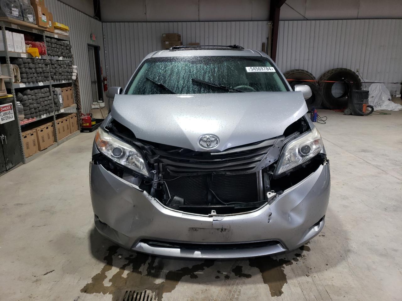 5TDYK3DC0ES469211 2014 Toyota Sienna Xle