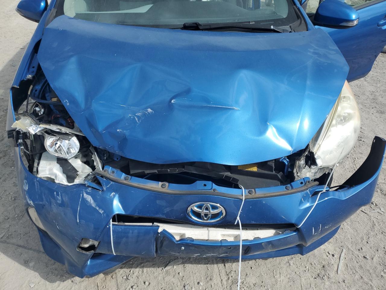 2012 Toyota Prius C vin: JTDKDTB34C1023026