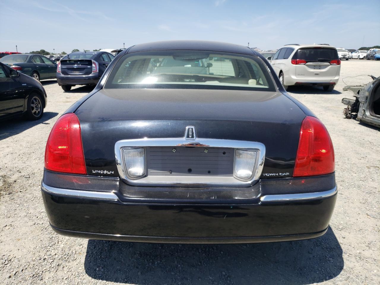 2LNHM82V59X617306 2009 Lincoln Town Car Signature Limited