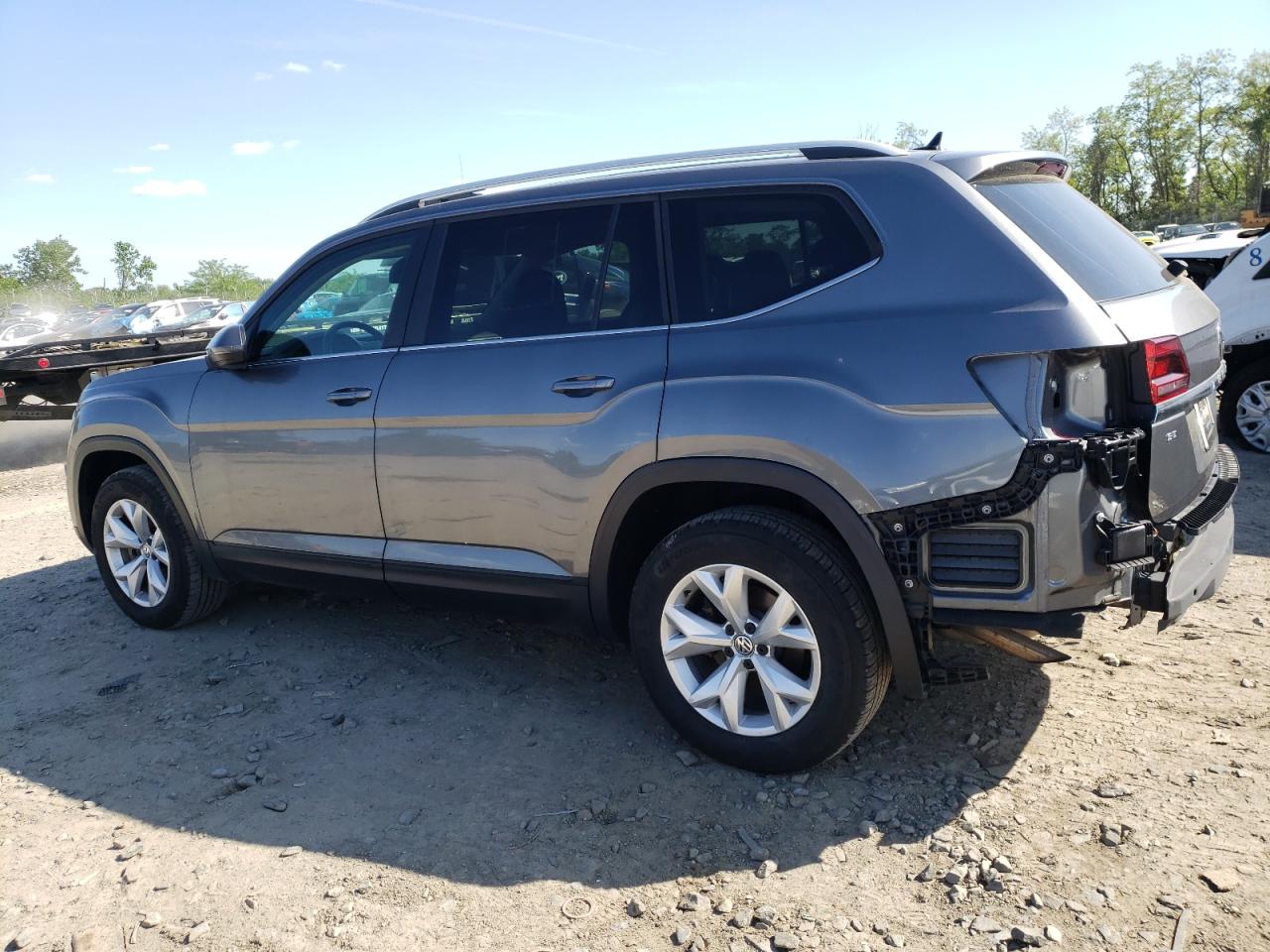 1V2KR2CA7JC577797 2018 Volkswagen Atlas Se