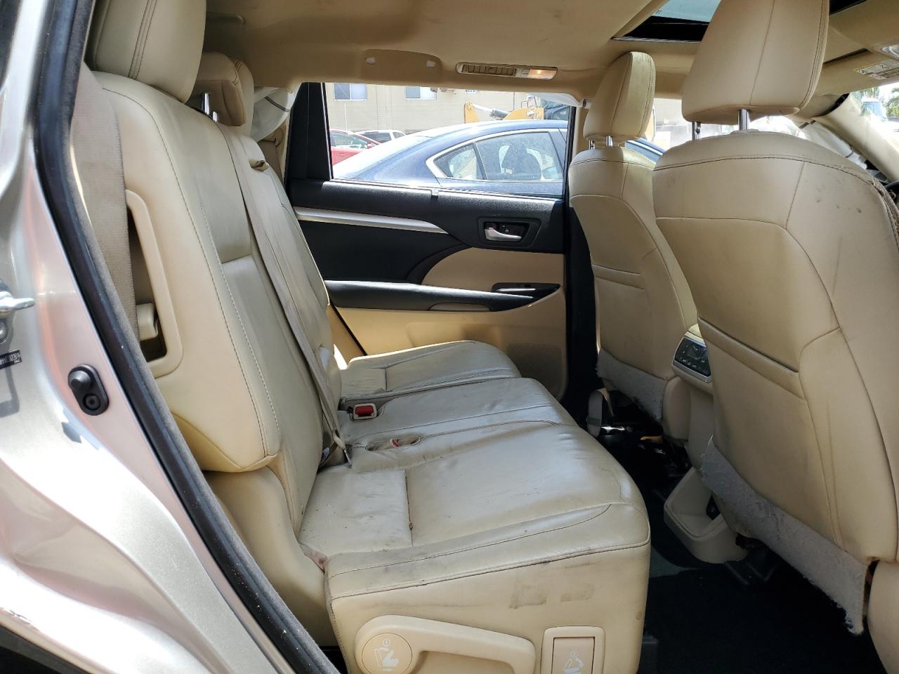 5TDKKRFHXES022614 2014 Toyota Highlander Xle