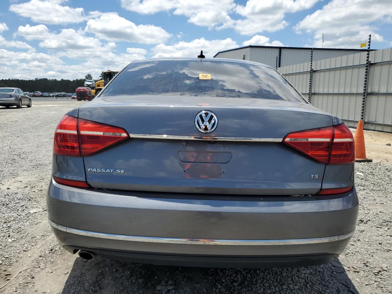 2016 Volkswagen Passat Se vin: 1VWBT7A33GC032836