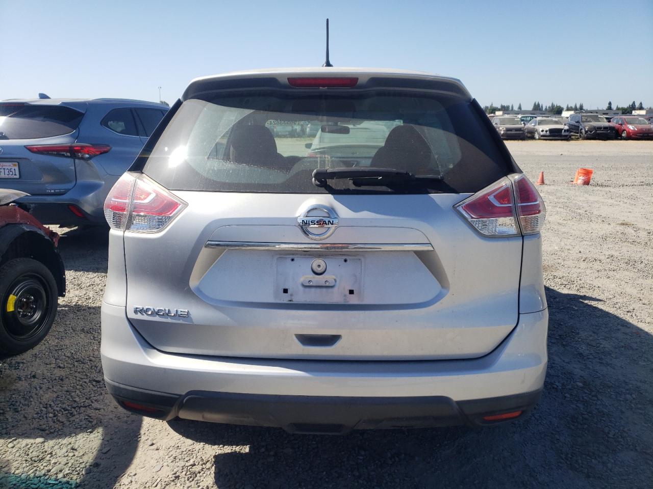 KNMAT2MT8FP563860 2015 Nissan Rogue S