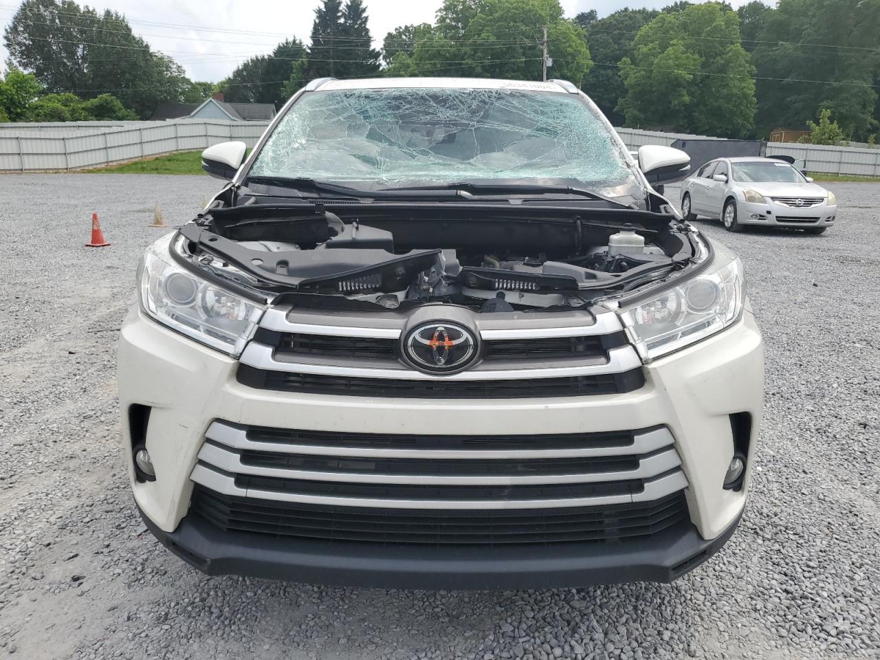 5TDJZRFH6JS822344 2018 Toyota Highlander Se