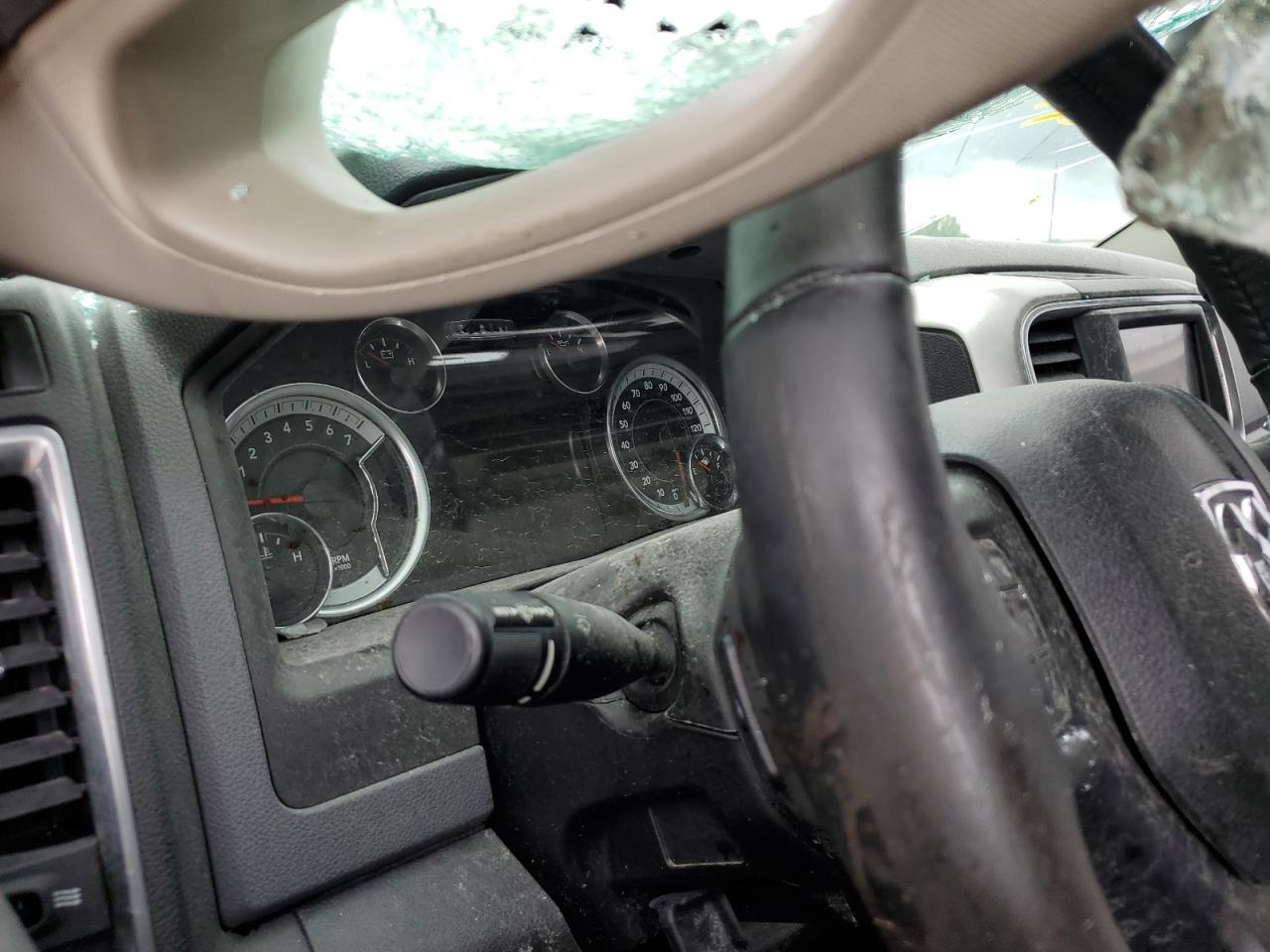 1C6RR7LG1HS575262 2017 Ram 1500 Slt