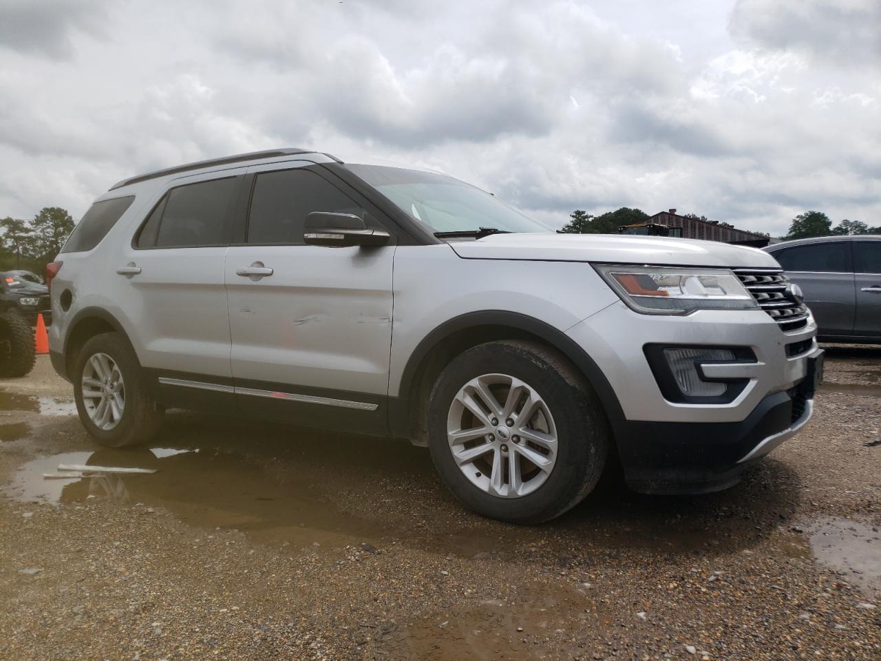 1FM5K7D82HGB59660 2017 Ford Explorer Xlt