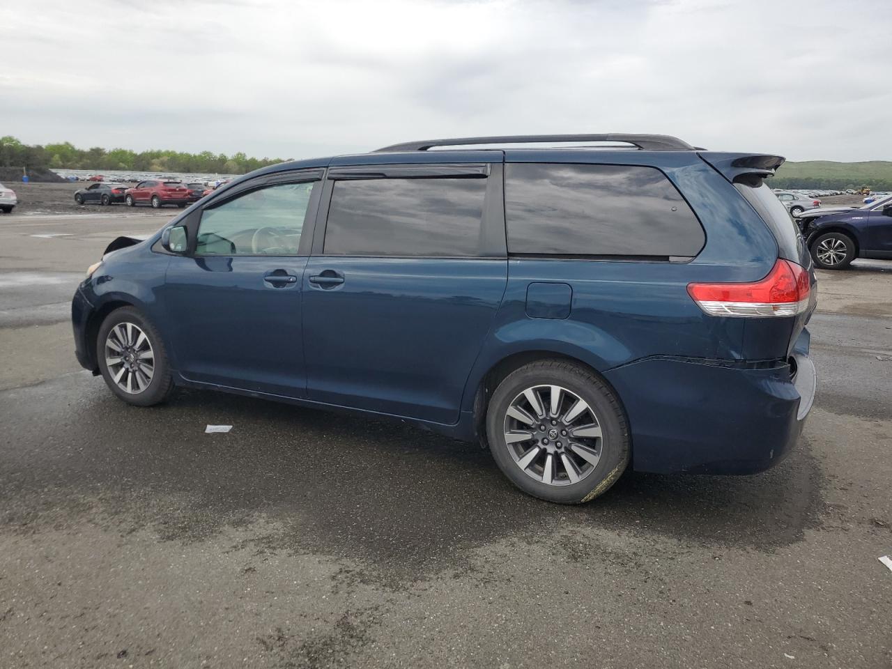 5TDKK3DC2BS101324 2011 Toyota Sienna Le