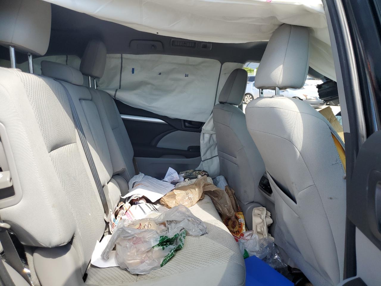 5TDZZRFH2JS274412 2018 Toyota Highlander Le