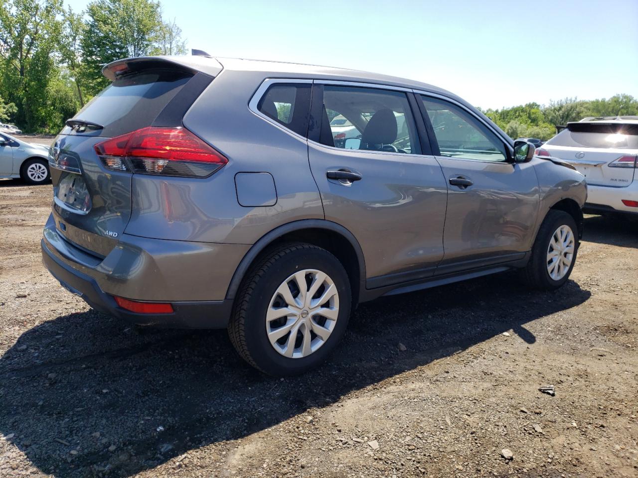 2017 Nissan Rogue S vin: KNMAT2MV4HP590848