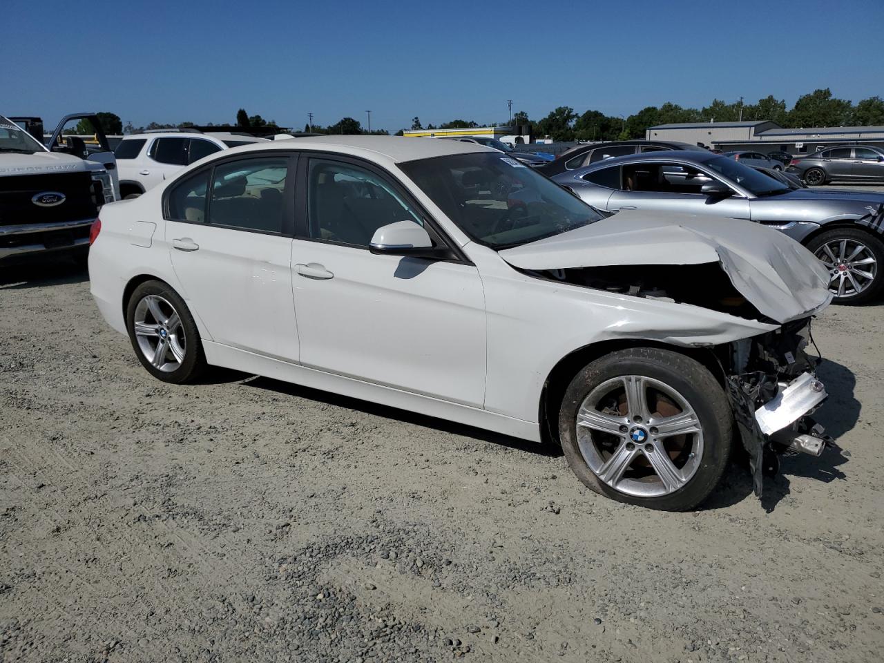 2015 BMW 320 I vin: WBA3B1C58FK136262