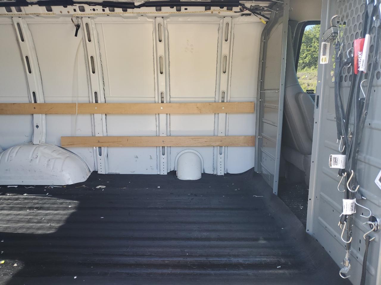 1GTW7AFG8J1905761 2018 GMC Savana G2500