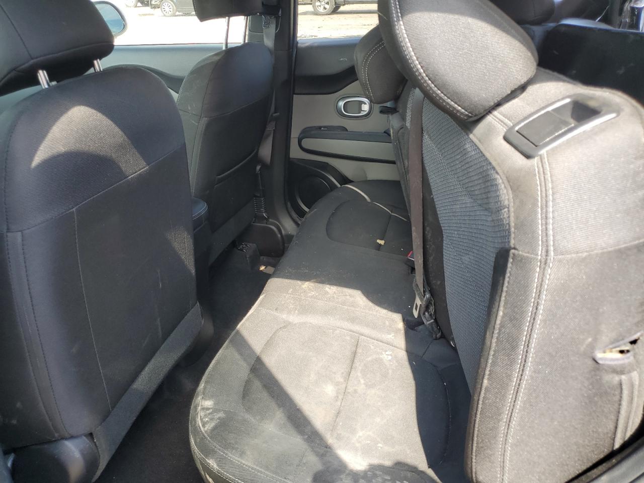 KNDJP3A52J7623284 2018 Kia Soul +