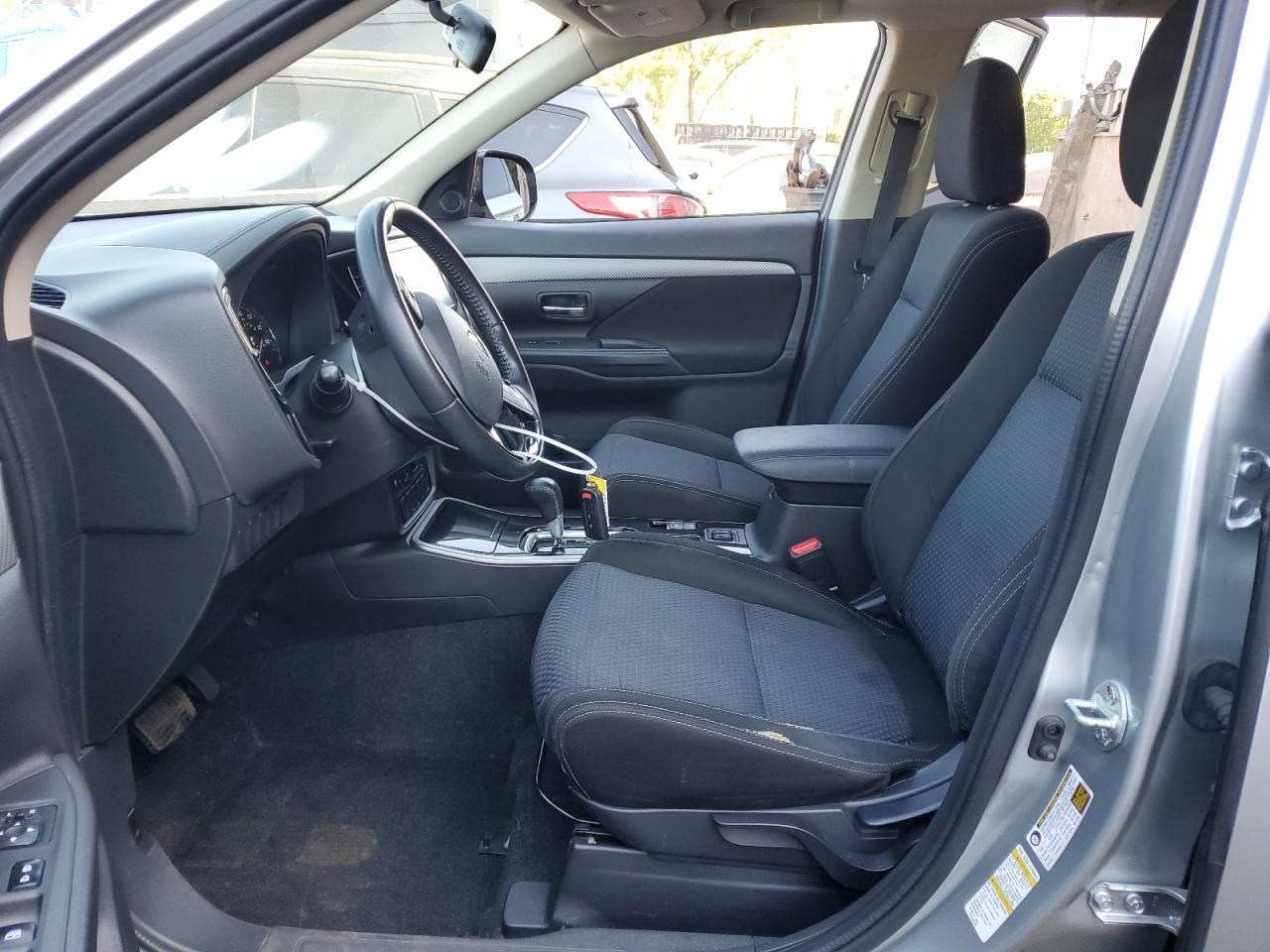 JA4AZ3A39JJ001206 2018 Mitsubishi Outlander Se