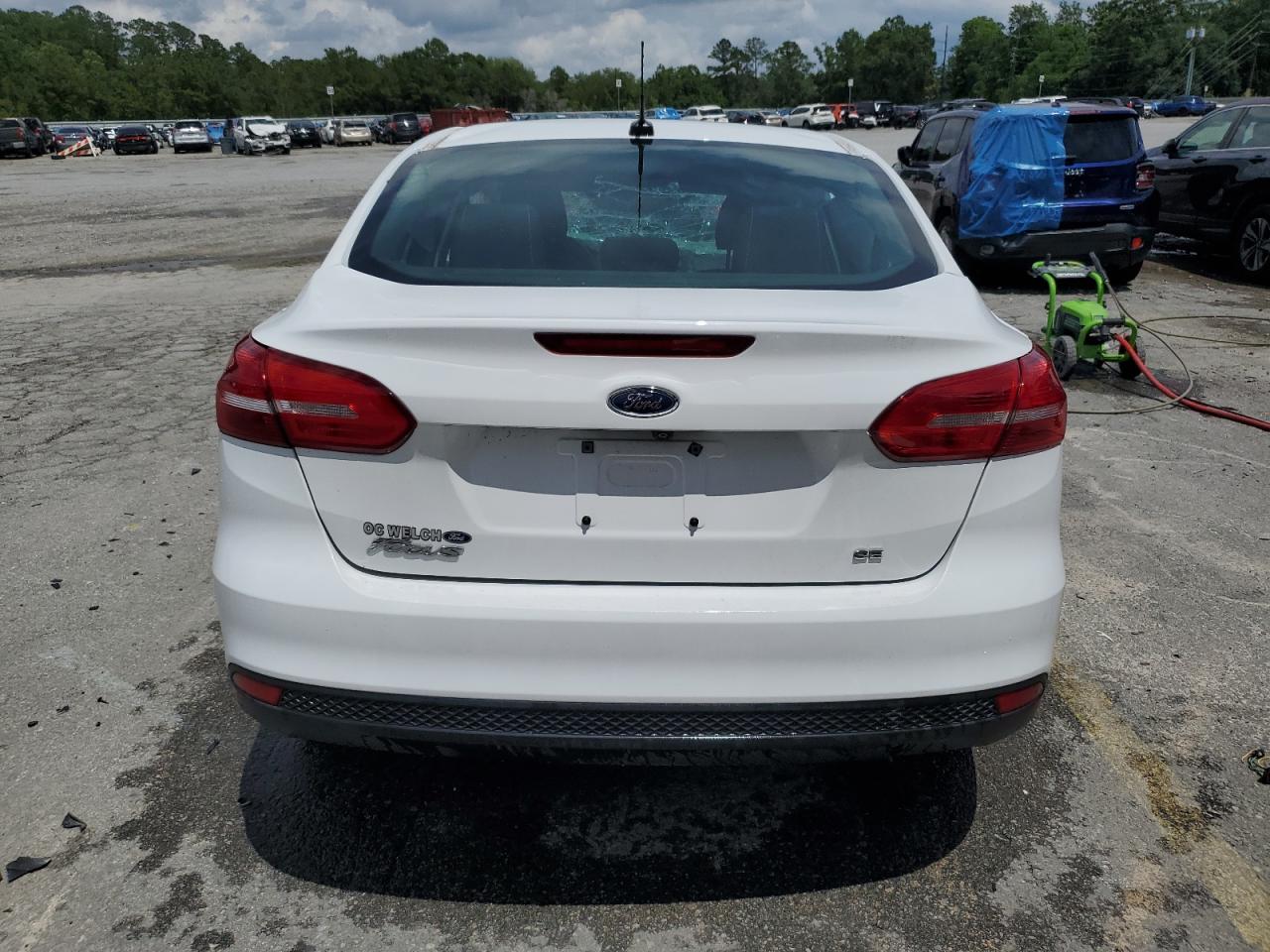 1FADP3F23JL265069 2018 Ford Focus Se