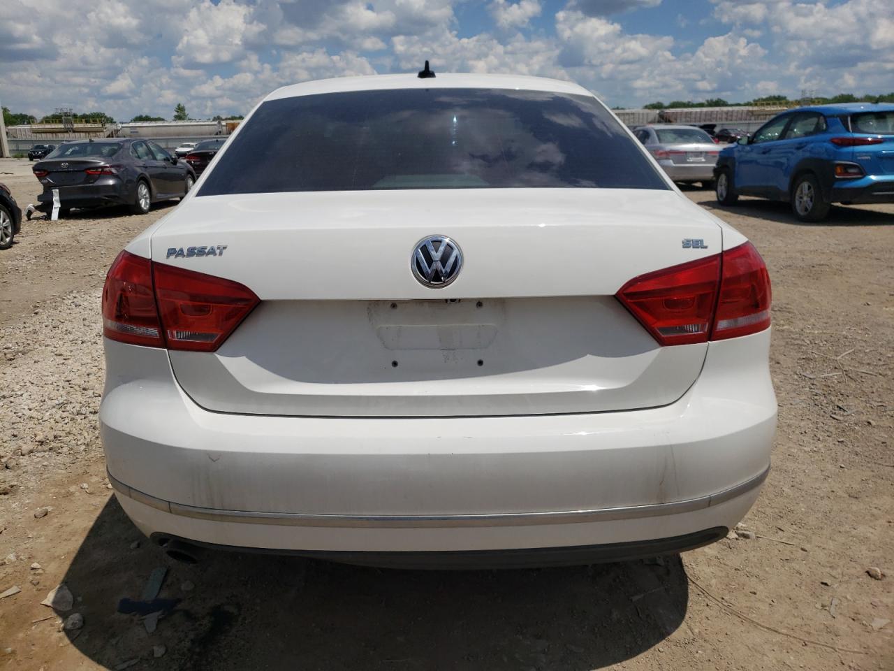 1VWCH7A34DC052370 2013 Volkswagen Passat Sel